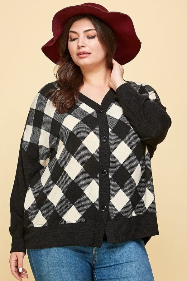 Plus Size Buffalo Plaid Cardigan oversized knit cardigan in off-white and black with button-up front – cozy winter outfit for women 1XL to 3XL