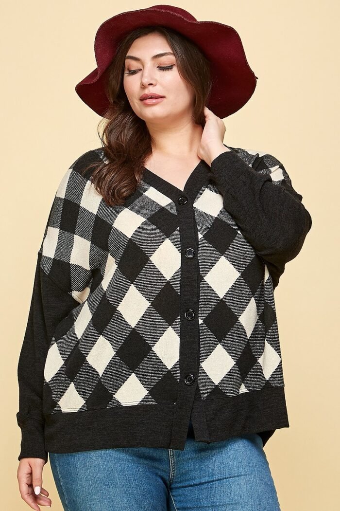 Plus size buffalo plaid cardigan oversized knit cardigan in off-white and black with button-up front – cozy winter outfit for women 1xl to 3xl