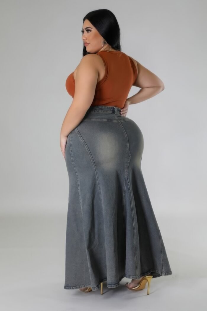 High-waisted stretch skirt
