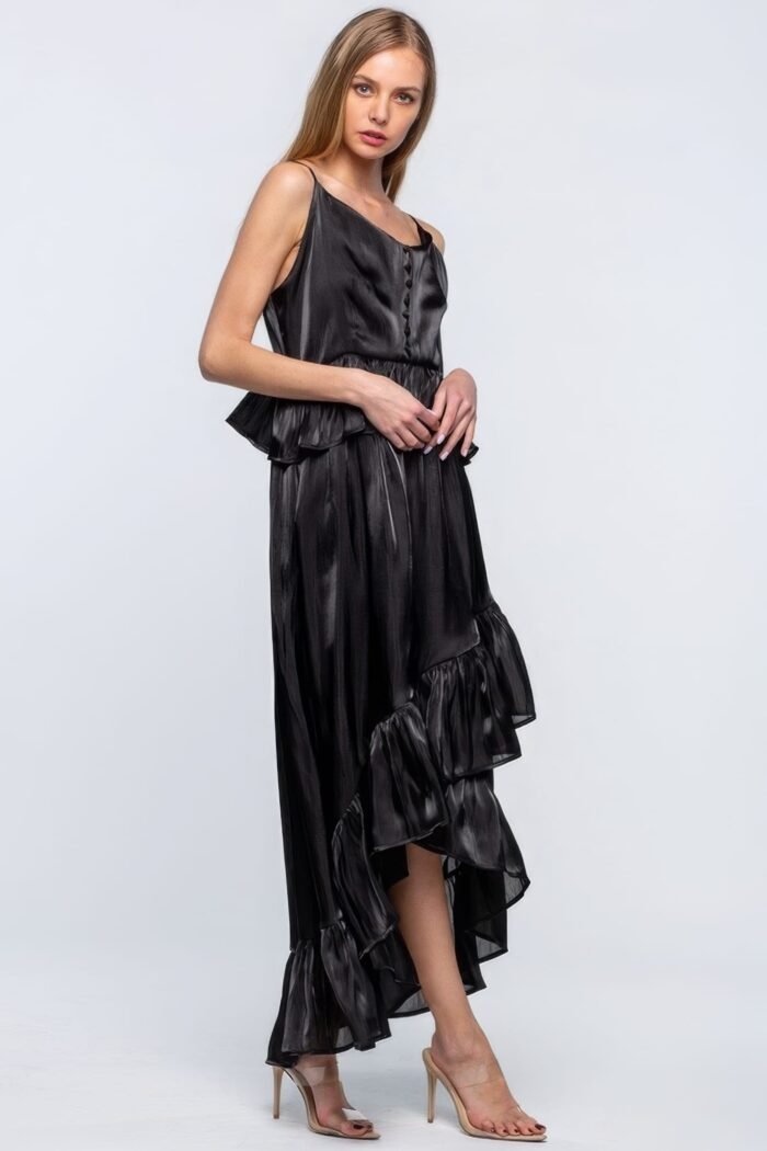 Shimmering dress with ruffles
