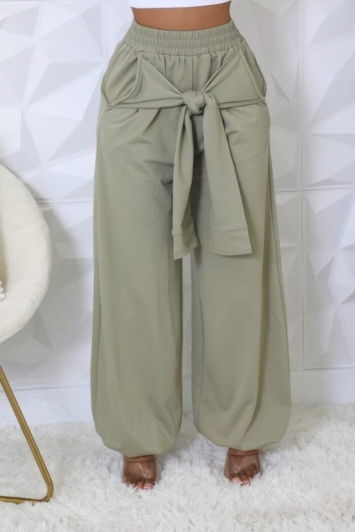 High-waisted stretch pants