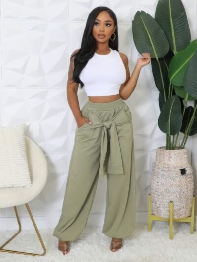 high waisted stretch pants in olive – slim fit with pockets