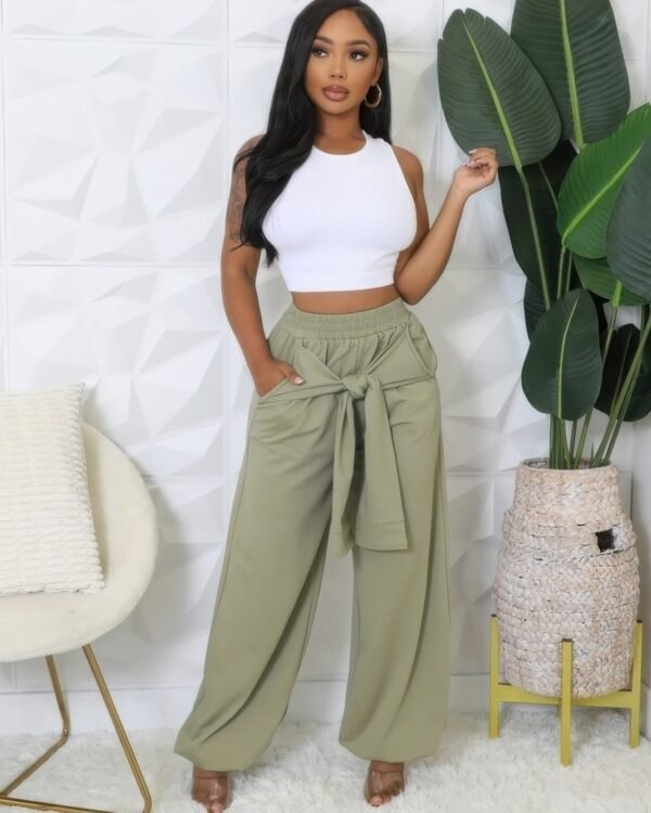 high waisted stretch pants in olive – slim fit with pockets