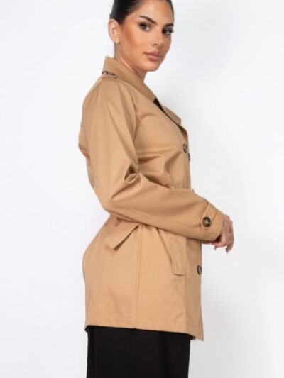Belted Coat double-breasted closure
