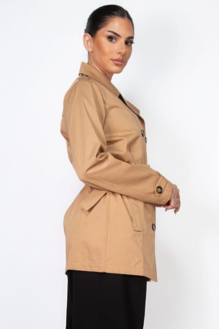 Belted coat double-breasted closure