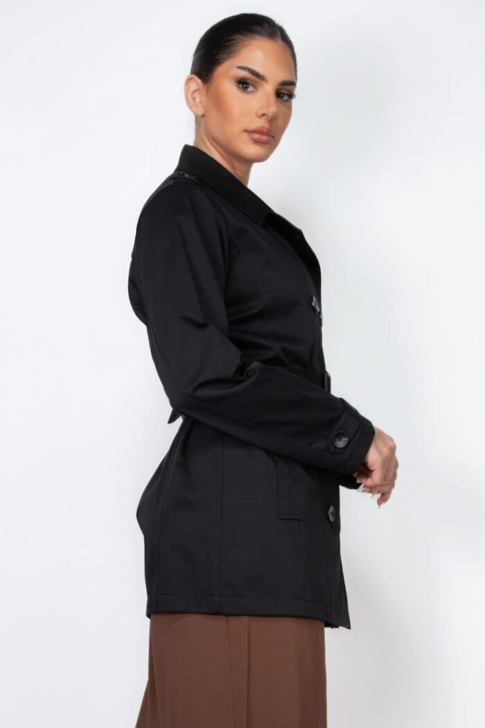 Belted coat double-breasted closure