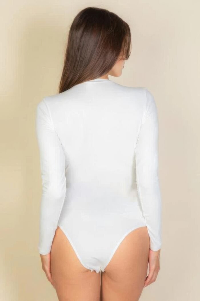 Solid long sleeve round neck bodysuit