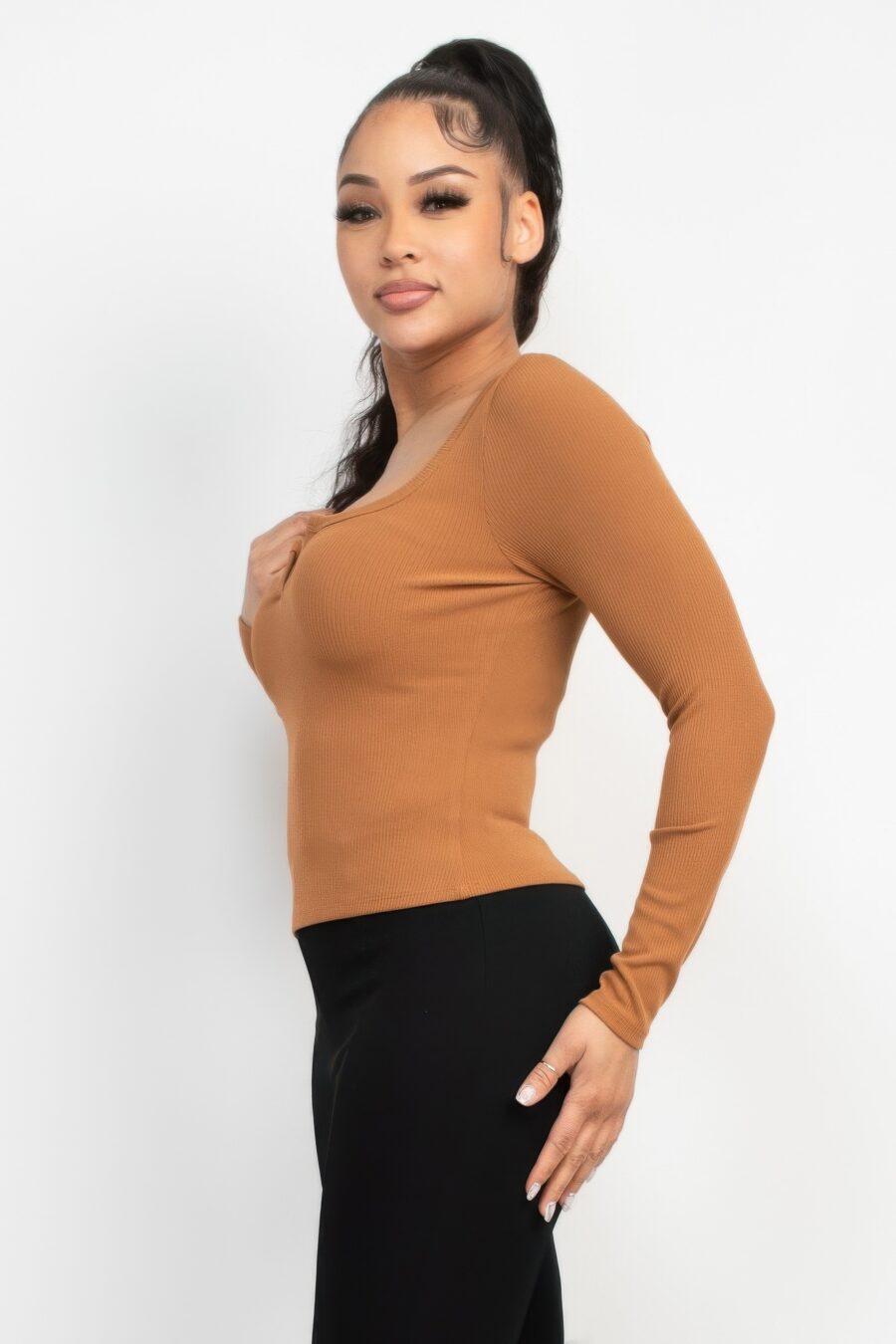 Solid v-collared neck top