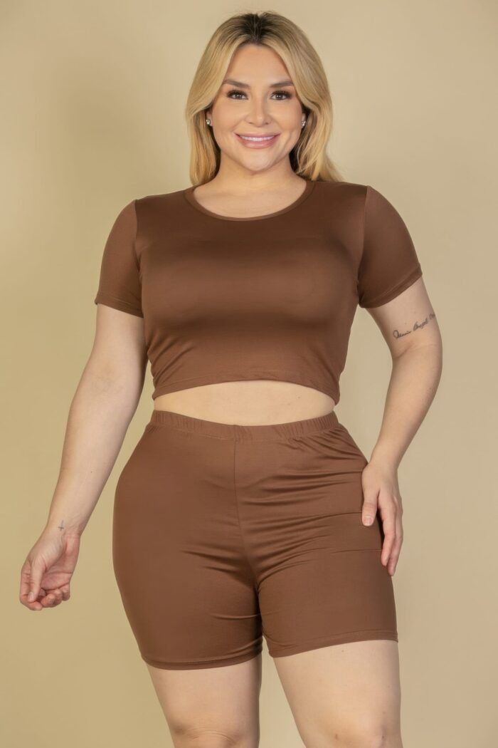 Plus size short sleeve crop top & shorts set - image 1