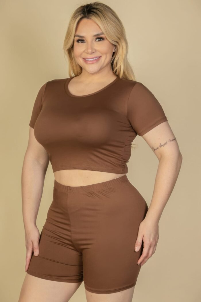 Plus size short sleeve crop top & shorts set - image 2