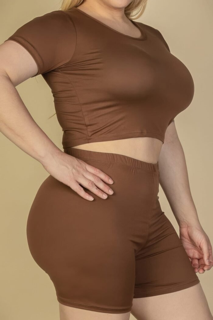 Plus size short sleeve crop top & shorts set - image 3