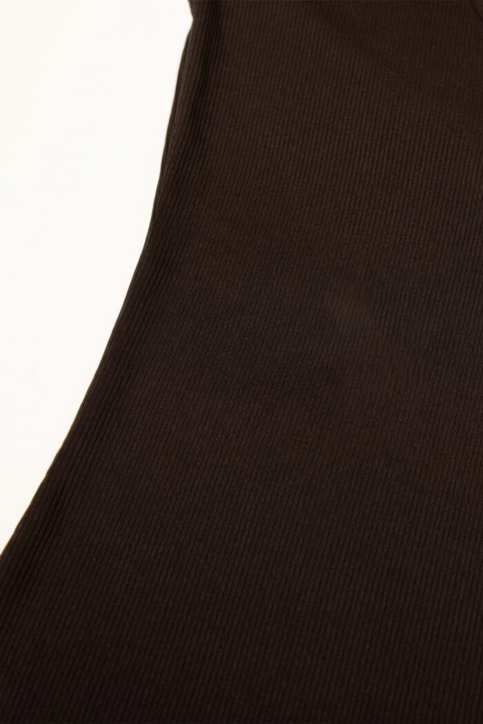 Ribbed v-neck sleeveless top