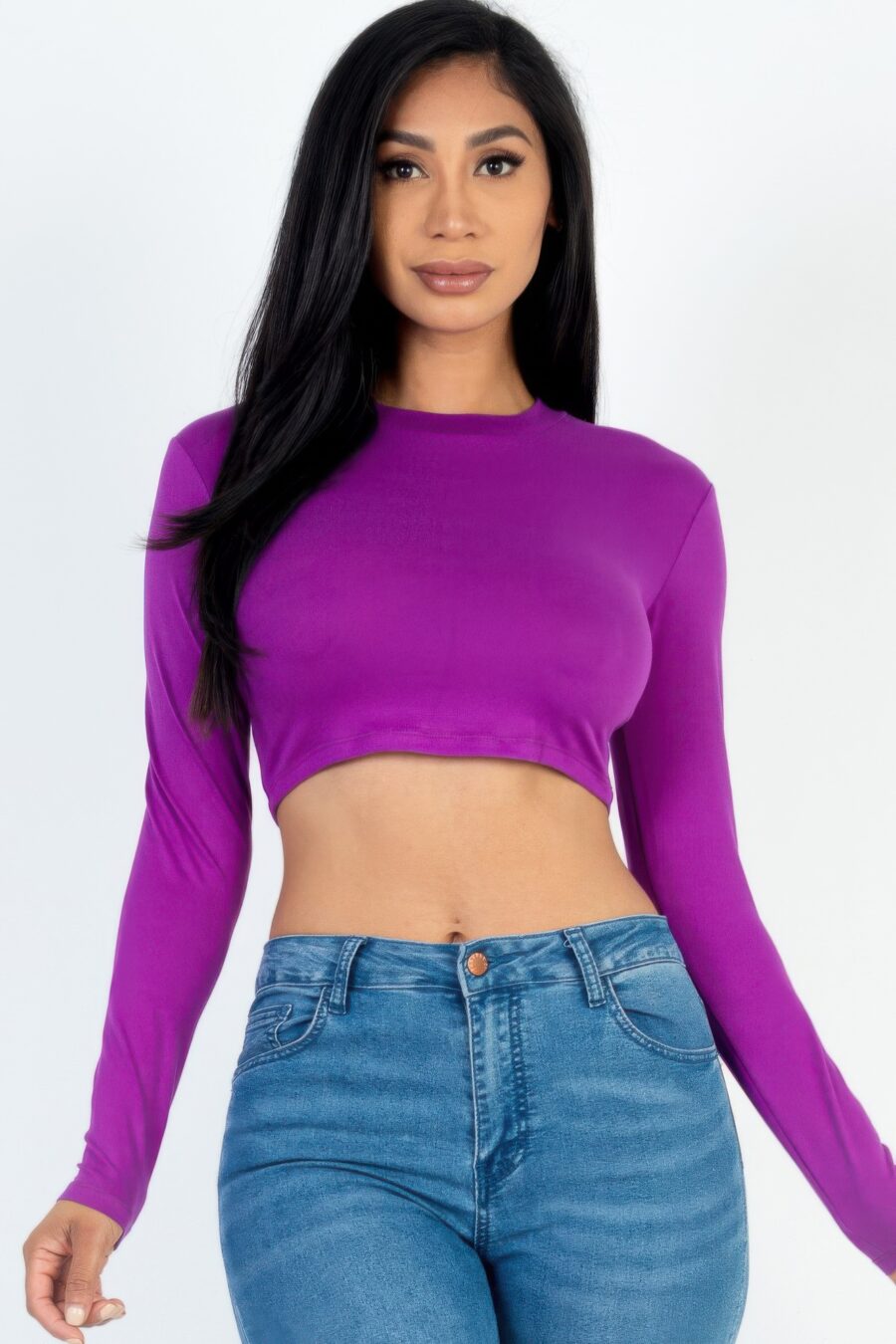 Crew neck long sleeve cropped top