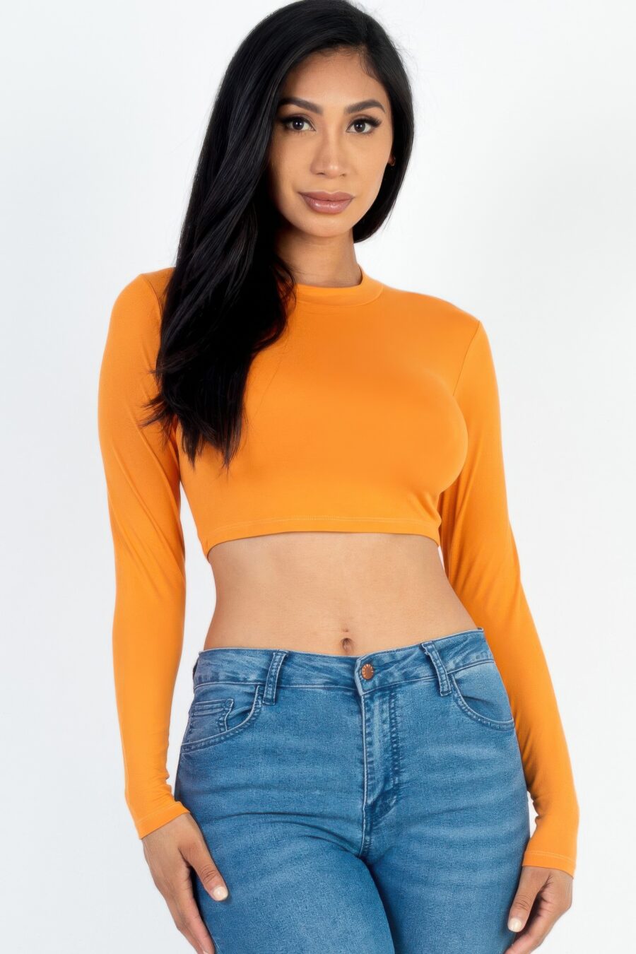 Crew neck long sleeve cropped top