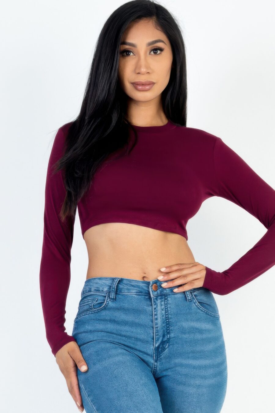 Crew neck long sleeve cropped top