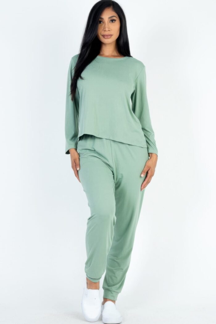 Solid sweatshirt and joggers set