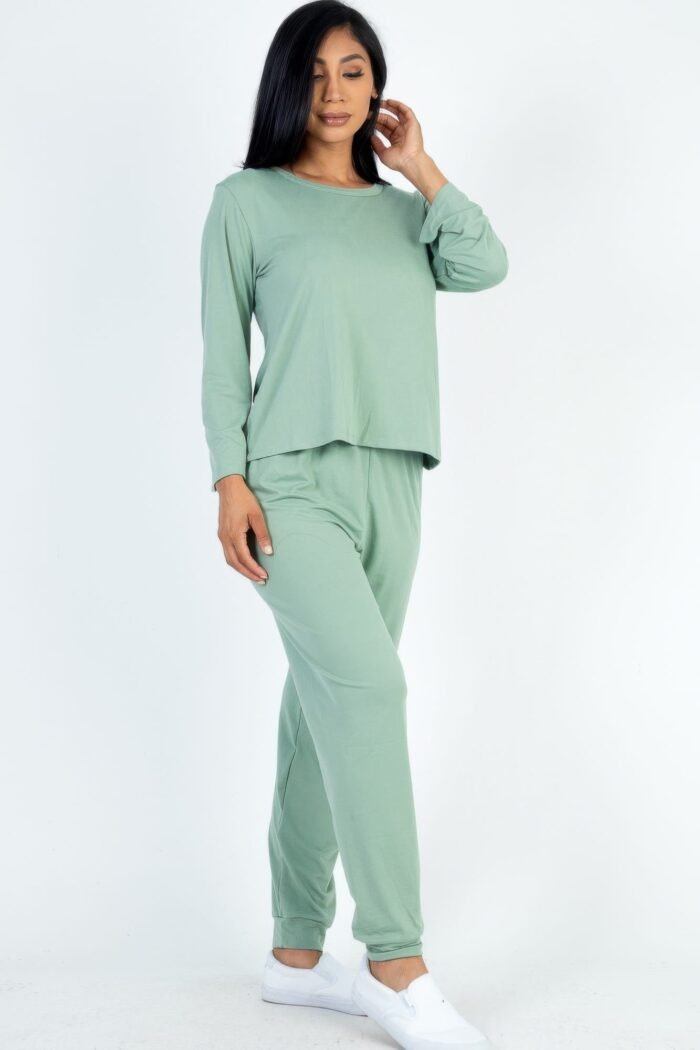 Solid sweatshirt and joggers set