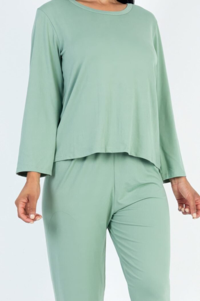 Solid sweatshirt and joggers set