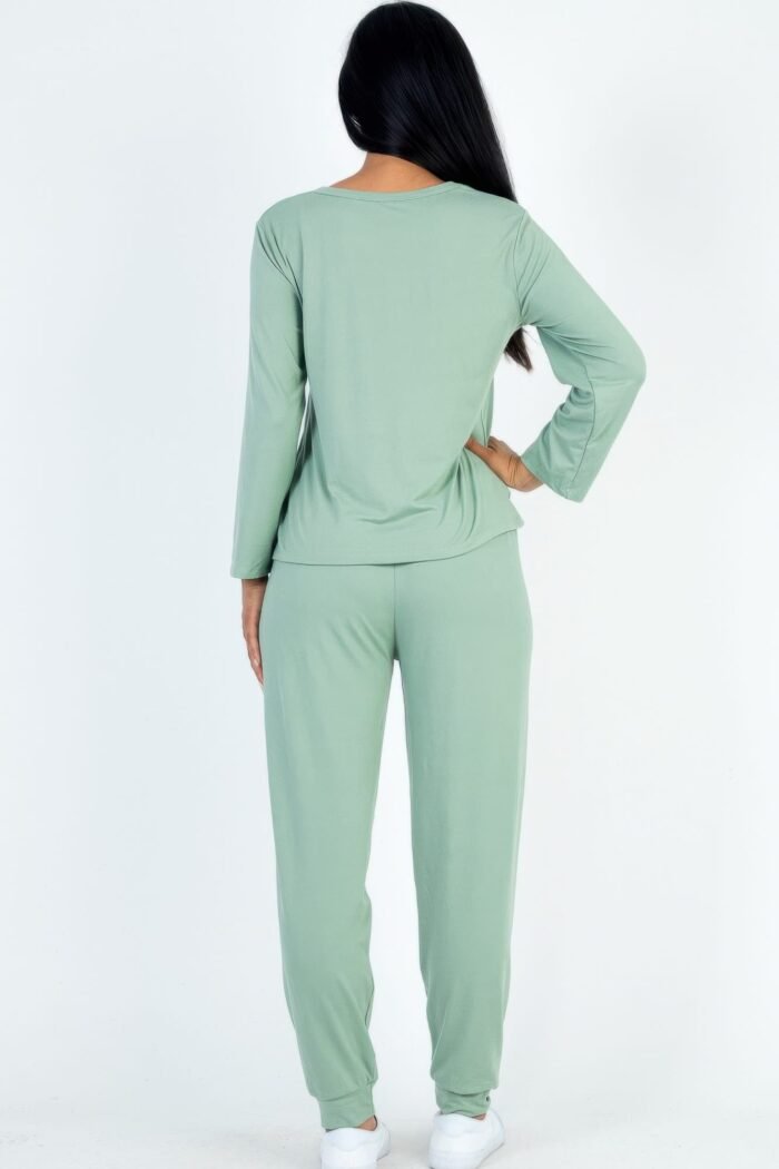 Solid sweatshirt and joggers set