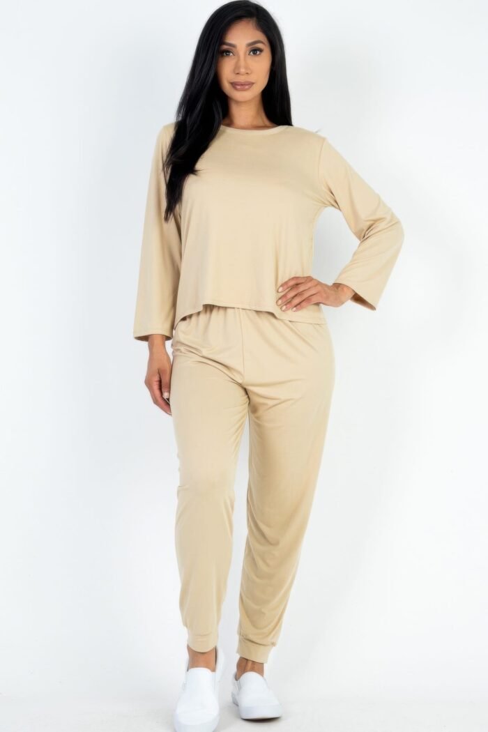 Solid sweatshirt and joggers set