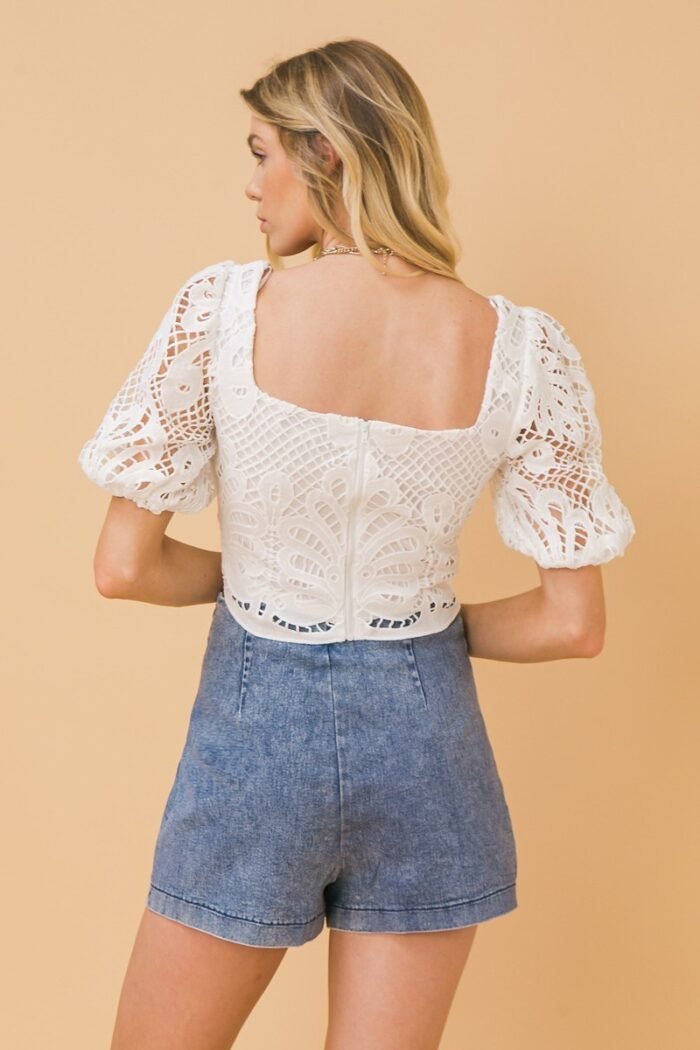 A cropped lace top - image 6