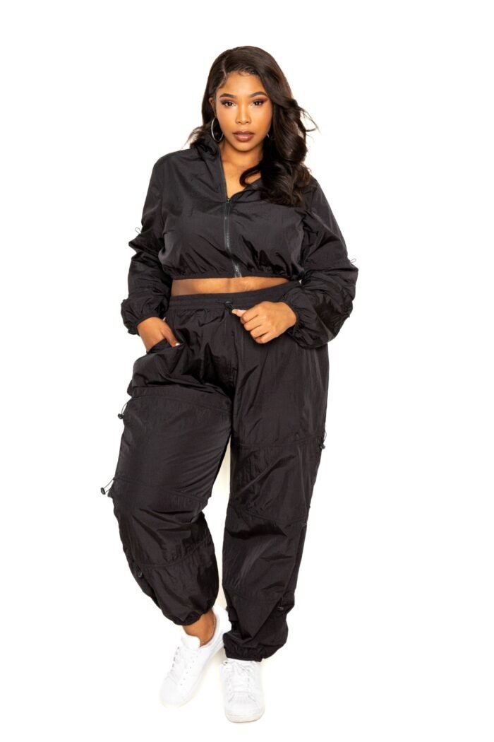 Active zip up set with cord lock detail