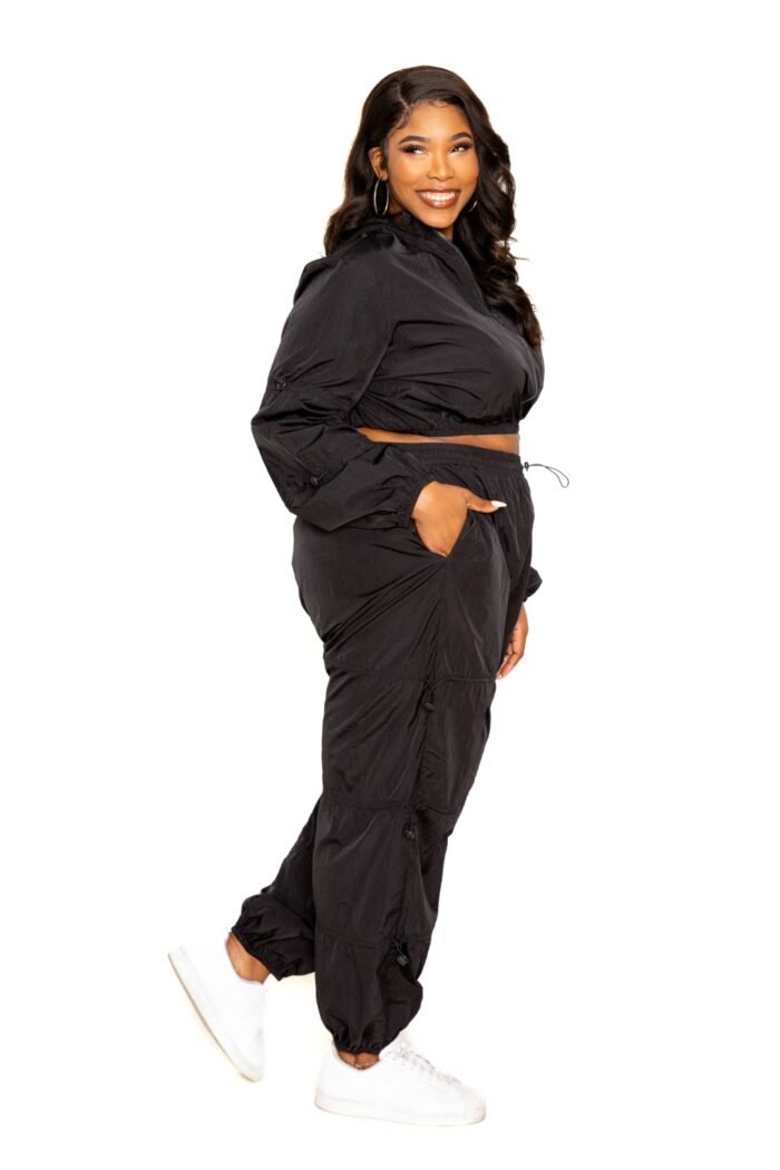Active zip up set with cord lock detail