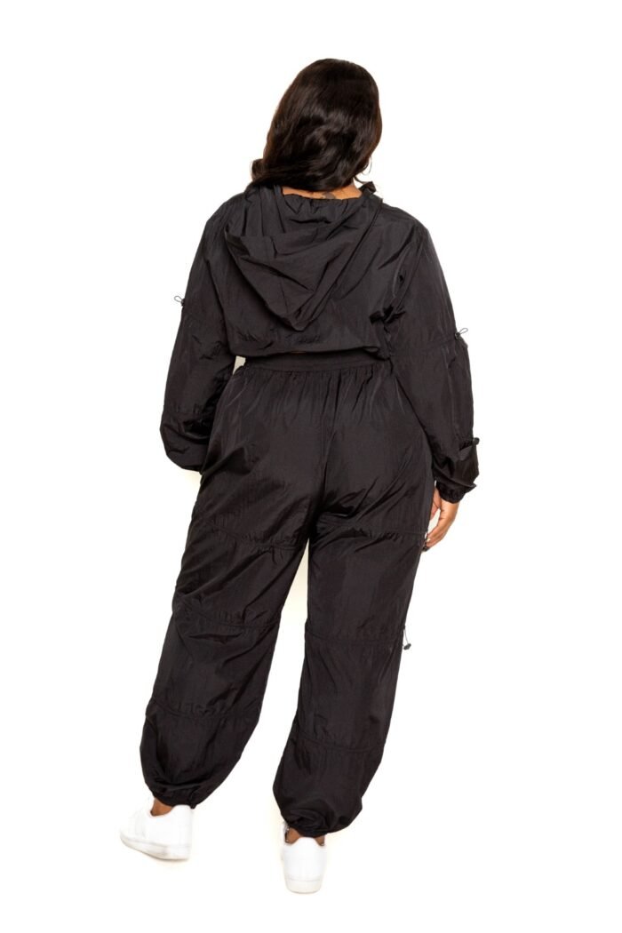 Active zip up set with cord lock detail
