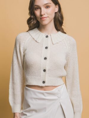 Short collard sweater