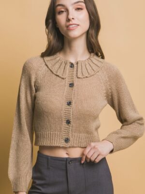 Short collard sweater