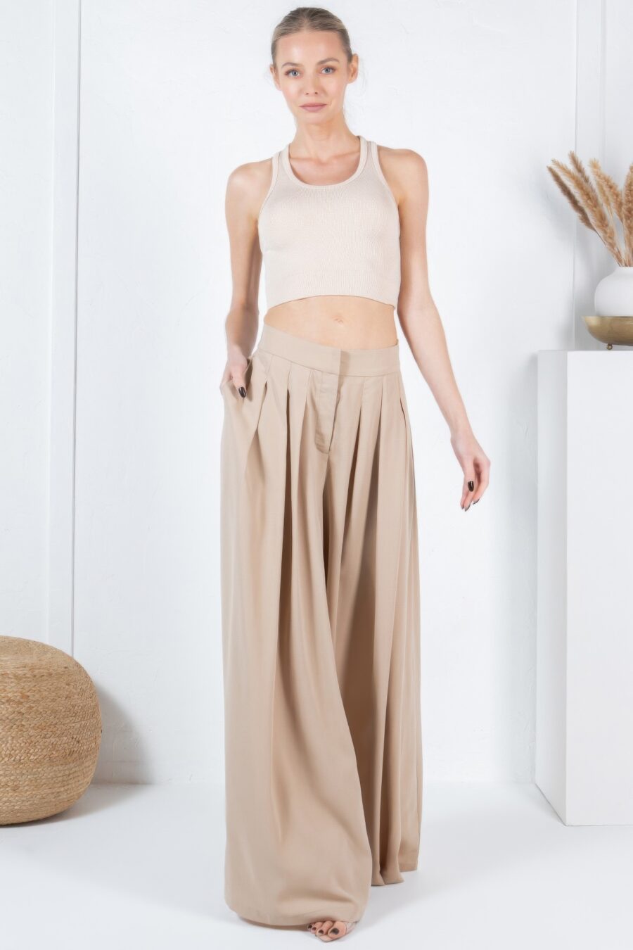 Large hem wide leg pleated solid pants