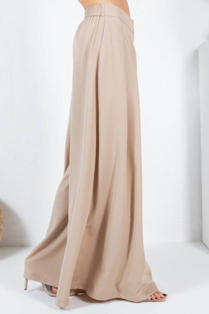 Large hem wide leg pleated solid pants - image 12