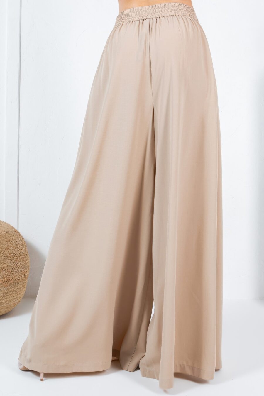 Large hem wide leg pleated solid pants