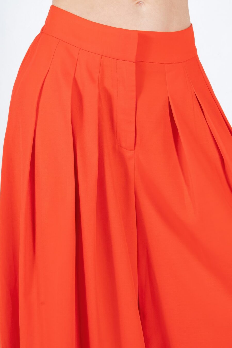 Large hem wide leg pleated solid pants