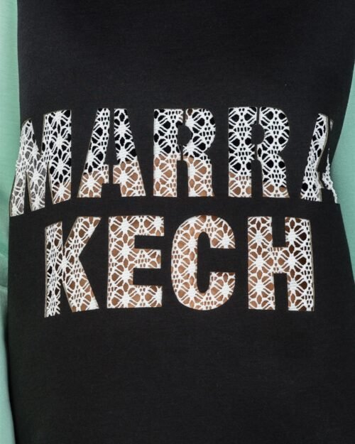 contrast sleeve curved hem sweater