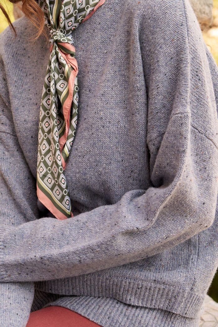 A multicolor knit sweater - image 9