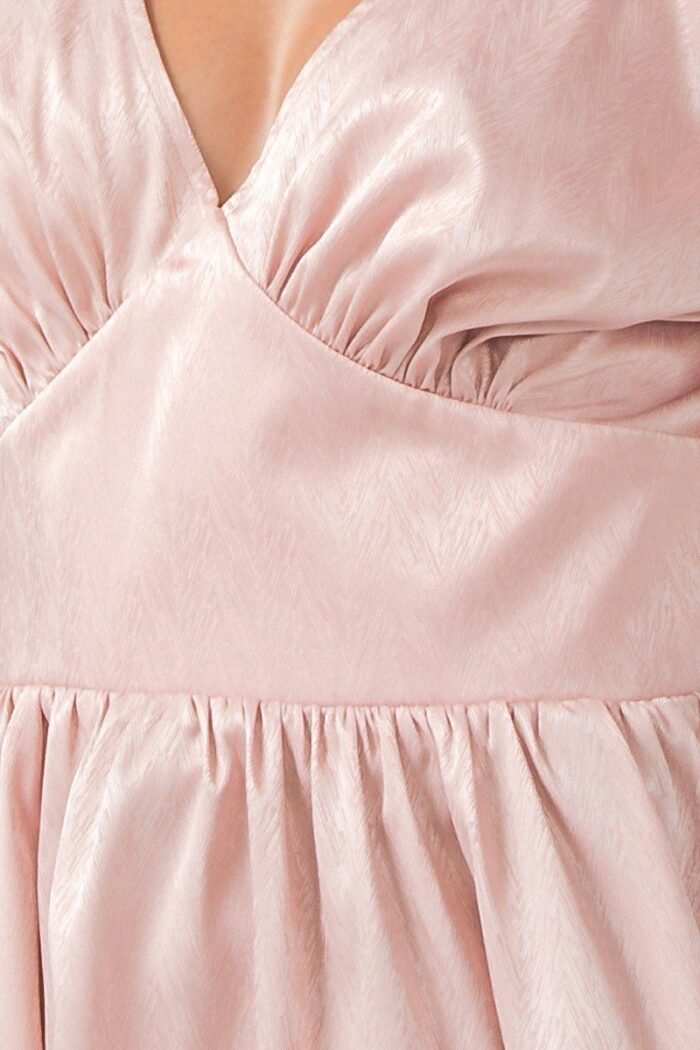 A solid sateen top - image 4