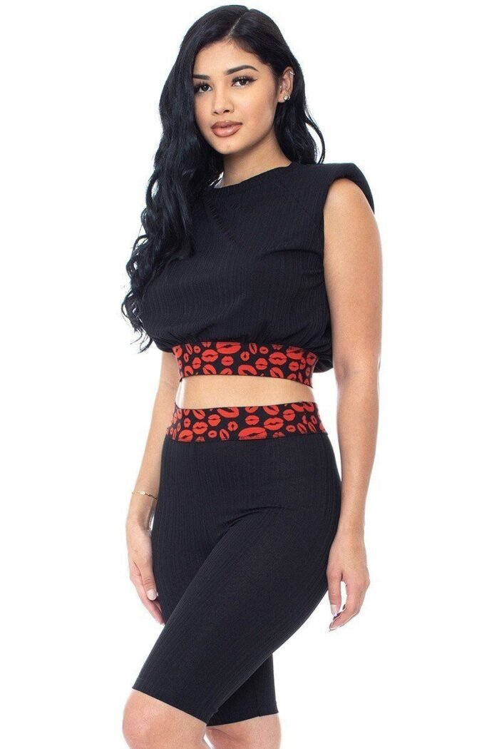 Shoulder pad and leopard detailed biker shorts