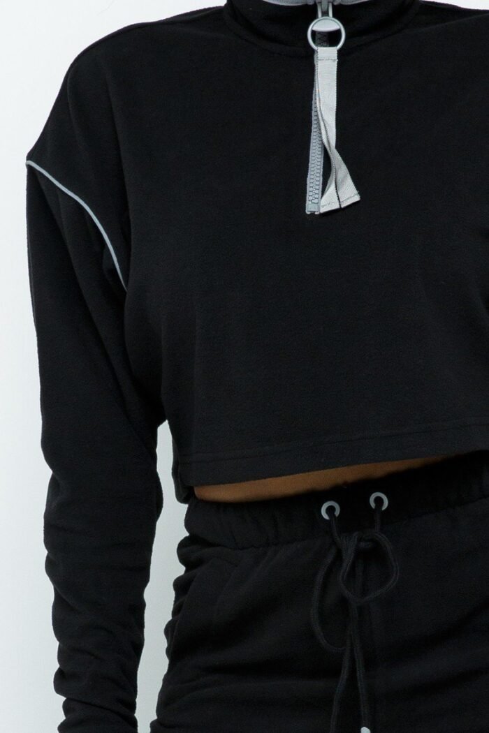 Sporty crop top sporty high-waist shorts set