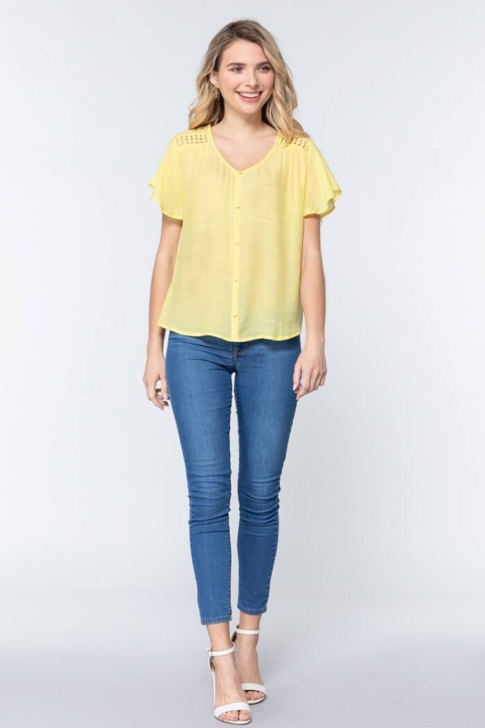 Short ruffle slv v-neck woven top