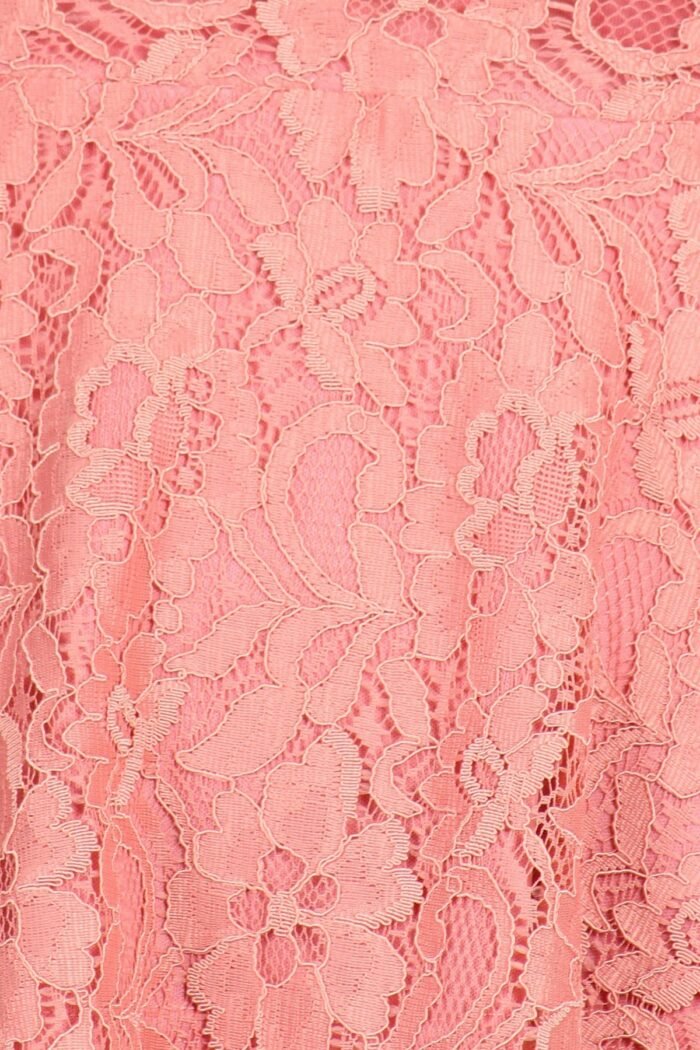 Plus size lace sleeveless top - image 5