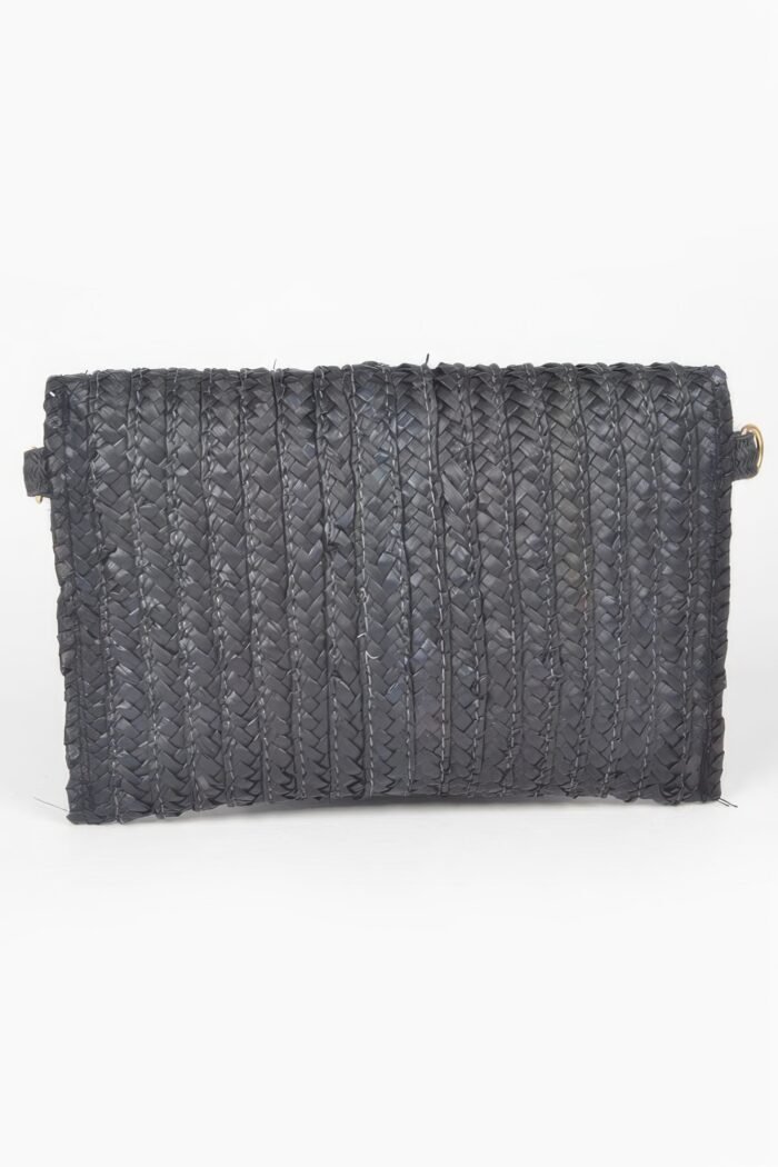 Straw pom pom flap bag