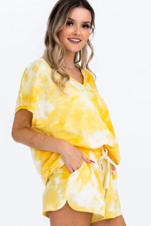 Tie-dye Top Featured In A V-neckline And Cuff Sort Sleeves Tie-dye Top Featured In A V-neckline And Cuff Sort Sleeves