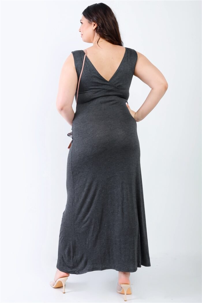 Plus v-neck sleeveless maxi dress