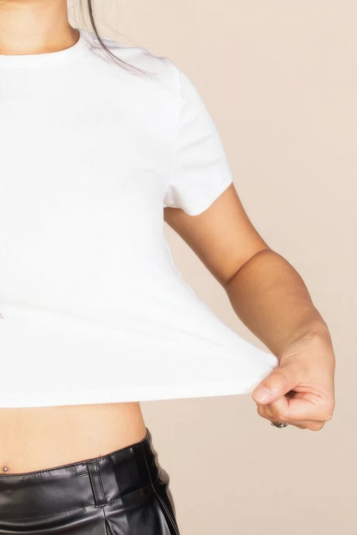 Basic short sleeve ribbed round neck top - image 7