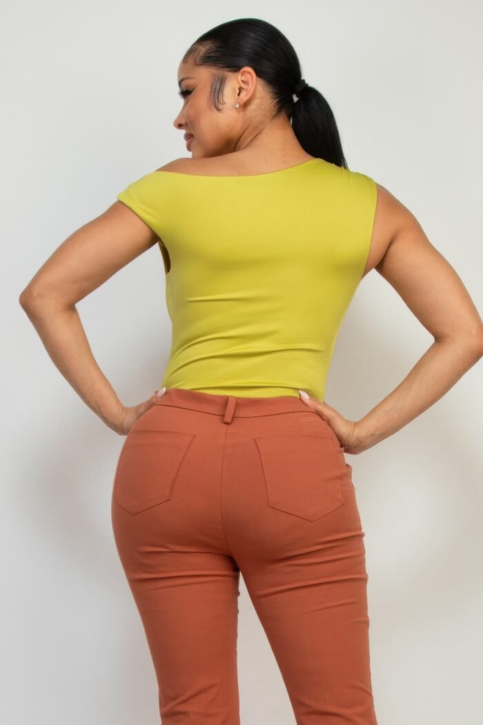 One-shoulder twisted detail silky top