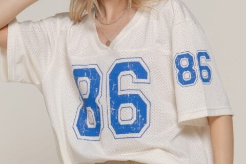 Oversized mesh baseball t-shirt with silk screen print, short sleeves, and breathable fabric – streetwear-inspired sporty unisex top.