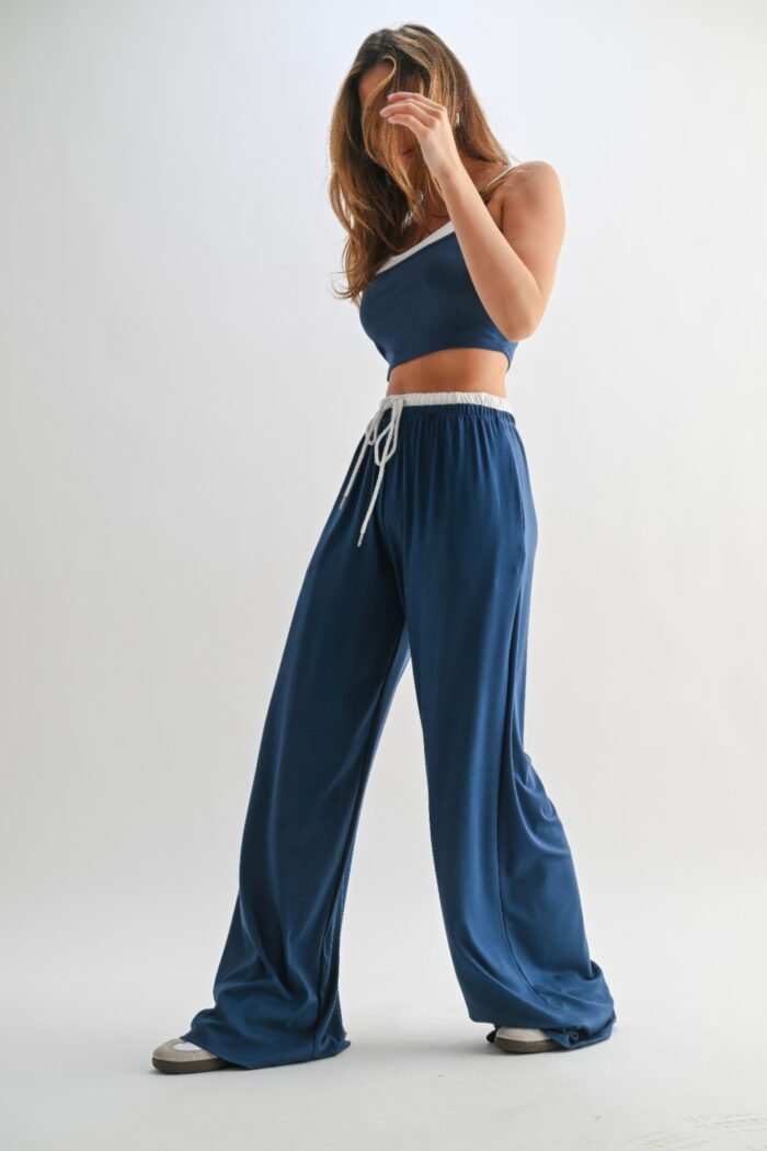 Drawstring lounge pants & crop top set - image 4