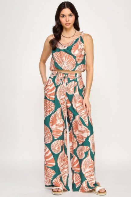 Model wearing paper bag waist pants set with sleeveless printed bubble hem top – breathable summer outfit