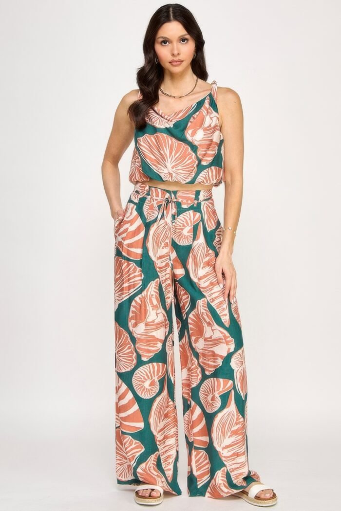 Printed sleeveless bubble hem top and paper bag waist pants set - image 2